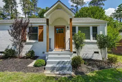 Image de Montgomery Rosewood Escape | Near Usc