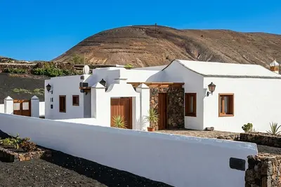 Image de Villa Buenlugar: Getaway between Volcanoes in front of Timanfaya