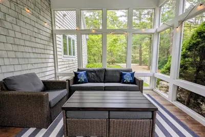 Image de Four Ships Haven, a 3 Bedroom Cotuit Retreat with Screened Porch and Central Ac