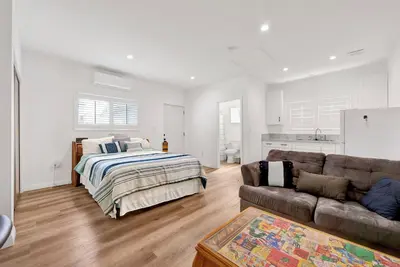 Image de Fantastic studio-suite cottage with Ac near SoFi Stadium