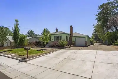 Image de Custom 4bed/3bath house, central heat/Ac, 10-15 mins to most attractions