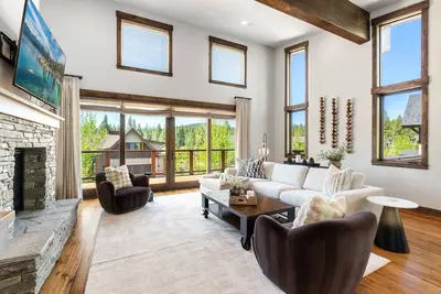 Image de Newly Redesigned Tahoe Retreat | Private Hot Tub
