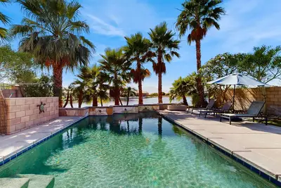 Image de Lake of Dreams: A Waterfront Palm-Tree Paradise with Private Pool in Indio