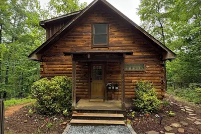 Image de Cozy Cabin 2 bedrooms w/ Hot Tub & Ev Charger near Shenandoah