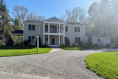 Image de Luxury Cape Cod escape on Wequaquet Lake