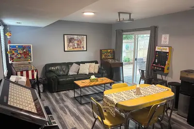 Image de The Arcade House in the Jayhawks Town! !