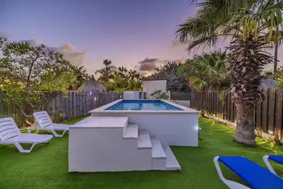 Image de Renovated 3br2ba w/ Private Pool in Great Location