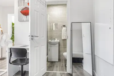 Image de Sleek & Cosy Central Studio - 4 Min Walk to Centre