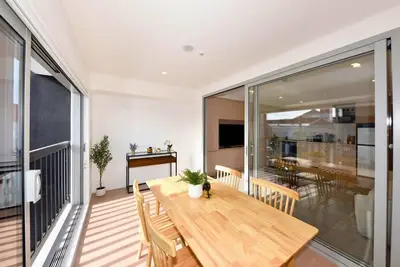 Image de Elegant One Bedroom Retreat with Shared Sauna