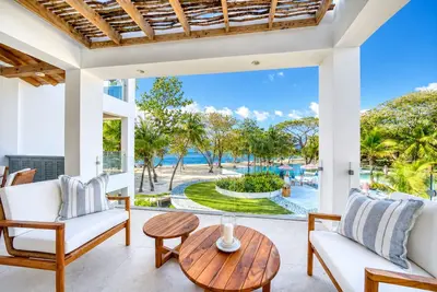 Image de Brand new beachfront 2-bedroom condo in Watercolors West Bay Beach