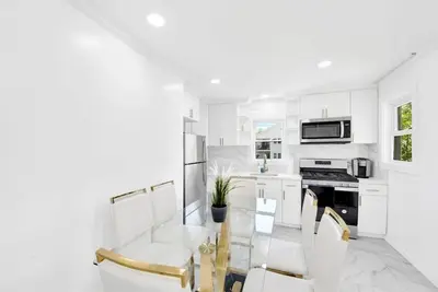 Image de Spacious 5br Home • Free Parking • Easy Access to Nyc