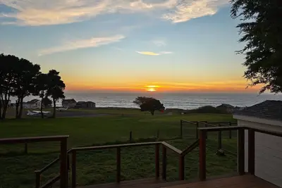 Image de 1-bedroom cottage w/ panoramic ocean views, adjacent to golf course and airstrip