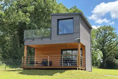 Image de Eco Lodge Nature avec vue panoramique sur le lac d'Eguzon