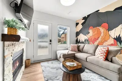 Image de Chic & Charming 1br Haven Hot Tub+Near Banff