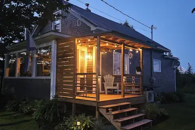 Image de Camp Nova, un chalet en cèdre dans la pittoresque ville de Tanger, au Canada