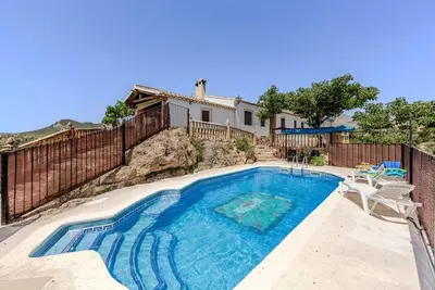 Image de Casa rurale Cortijo Celdran entourée de nature avec piscine et vues panoramiques