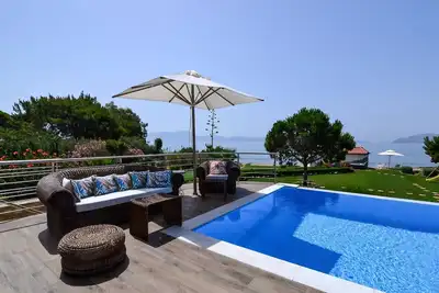 Image de Villa Thermisia - Hydra Bay Resort : maison de vacances avec plage privée et ponton bateau