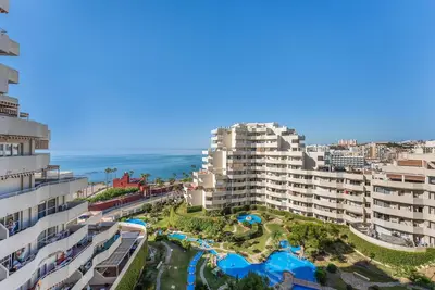 Image de Studio « Benal Beach Sea View » avec piscine commune, Wi-Fi et climatisation