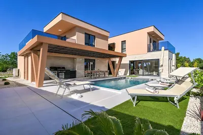 Image de Amazing home in Zaton