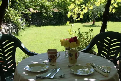 Image de Casa Rural Lunacandeleda : vue sur la montagne, terrasse privée et jardin exclusif