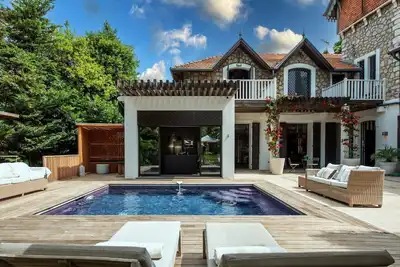 Image de Villa Queen Cannes, central et qq min du Palais avec piscine