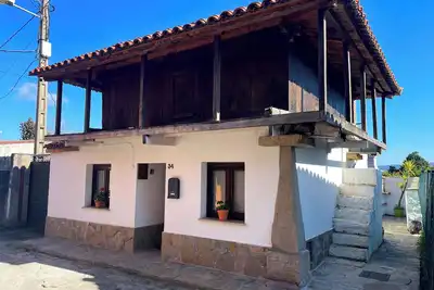 Image de Typical Asturian house. 3 km to Salinas Beach