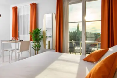 Image de Bright 1br Suite with Full Open Kitchen | Unwind in the Shared Onsite Sauna Zone