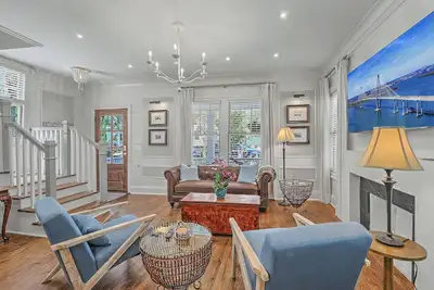 Image de Charleston Charm: Renovated 4br House with Modern Amenities