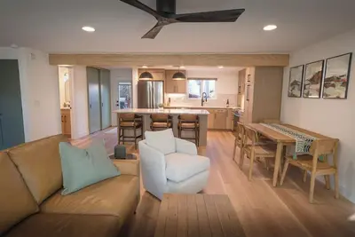 Image de Newly Renovated Executive Townhome | Walk to Downtown Durango