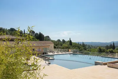 Image de Superbe 3 pièces climatisé avec terrasse & piscine