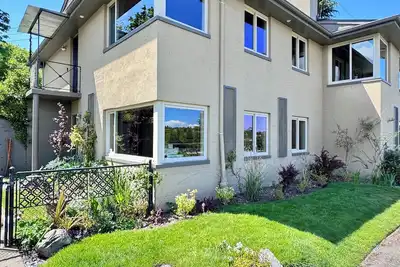 Image de Seattle World Cup Retreat Near Lumen •Sleeps 6