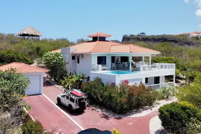 Image de Seaside Serenity, Ocean & Lake views, Coral Estate