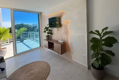 Image de Modern apartment in Coronado with large balcony and views, steps from the beach