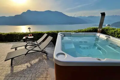 Image de Nina's Home - Lake View Apartment, Jacuzzi and Garden