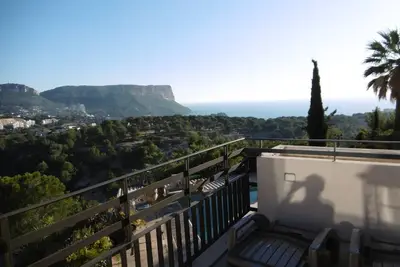 Image de T3 vue mer exceptionnelle avec grande terrasse équipée