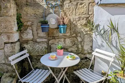 Image de Newly Renovated  Fisherman’s Cottage with Large Courtyard • Near Chesil Beach