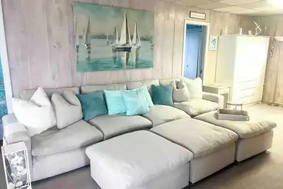 Image de Peaceful & bright oceanfront cottage in beautiful Westbrook near West Beach!