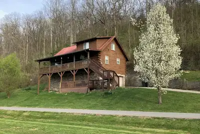 Image de Secluded 3-bedroom cabin perfect for relaxing getaway along Kentucky River