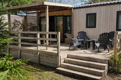 Image de Mobil-home climatisé tout confort pour 6 personnes camping 5* accès lac