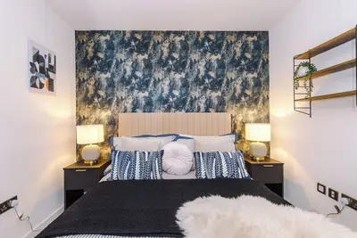 Image de Modern 2-Bed 2-Bath Apartment – Prime Leeds City Centre
