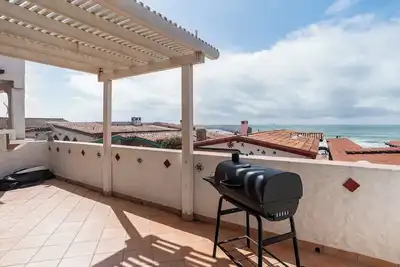 Image de Beachfront Rosarito Home • Ocean Views & Rooftop Bbq Deck • Sleeps 6
