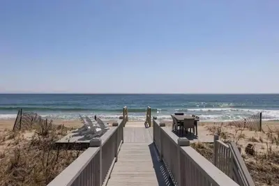 Image de Stunning Oceanfront Home with Private Beach!