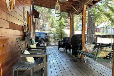 Image de Fabulous  3-bedroom 2 bath house in tranquil Tahoma getaway