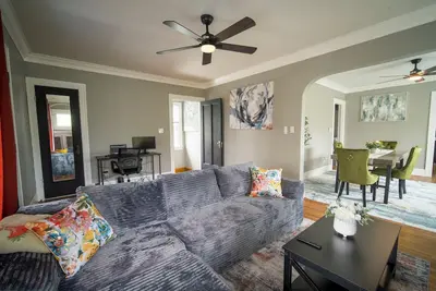 Image de West Park Furnished 2br Near Hospitals & 10 Min to Cle Airport