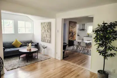 Image de Calm, stylish 2-bedroom living just 12 minutes to metro