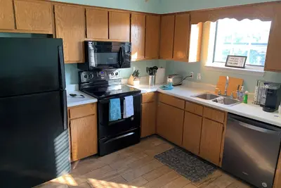 Image de 2-bedroom condo in tranquil Clemson with cool Ac, walkable to campus.