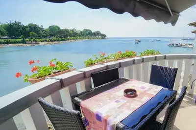 Image de Appartement de trois chambres avec le balcon et la vue sur le mer Savudrija, Umag (A-27172-a)
