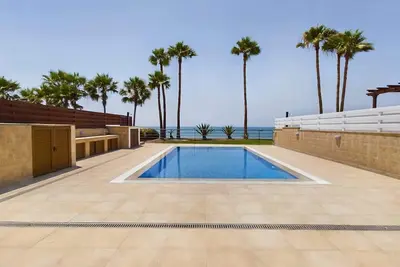 Image de Amazing Beach Front House!