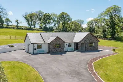 Image de 4 chambres à coucher à Narberth
