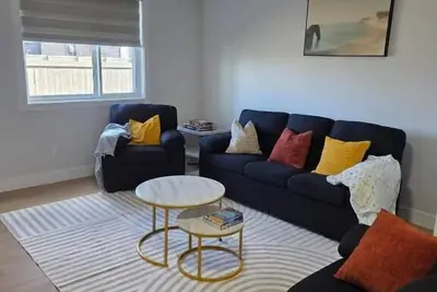 Image de Suite confortable avec accès direct à Irvine Creek à 10 minutes de Yeg